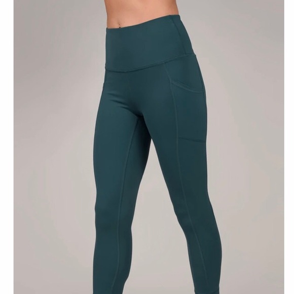 Lux High Rise Side Pockets Capri Leggings - Picture 2 of 3